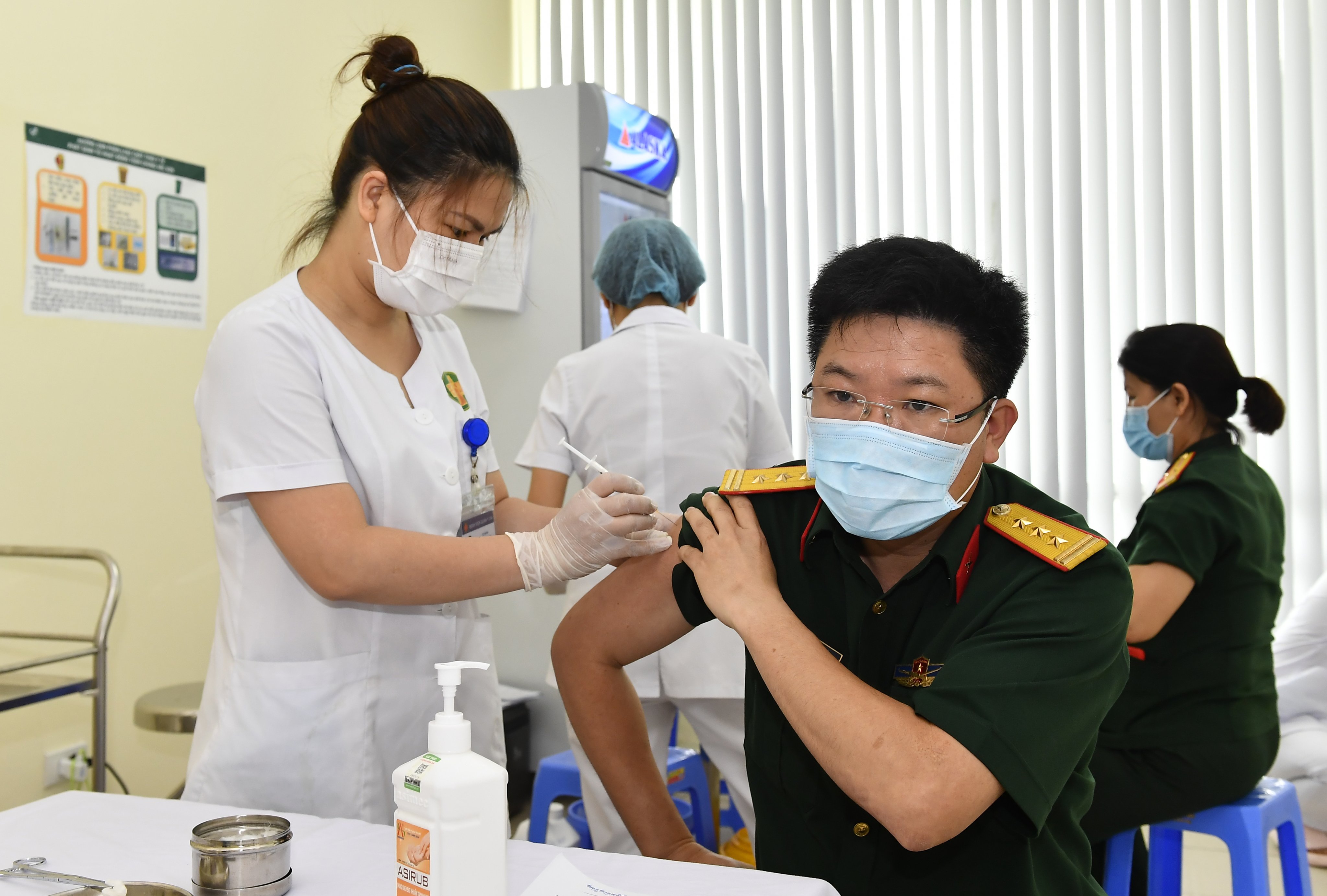 Có thể cấp phép khẩn cấp vaccine sản xuất trong nước